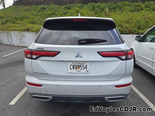 2022 Mitsubishi Outlander ES