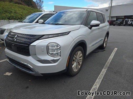 2022 Mitsubishi Outlander ES