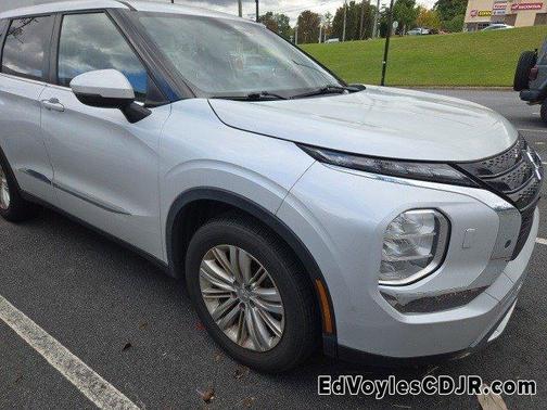 2022 Mitsubishi Outlander ES