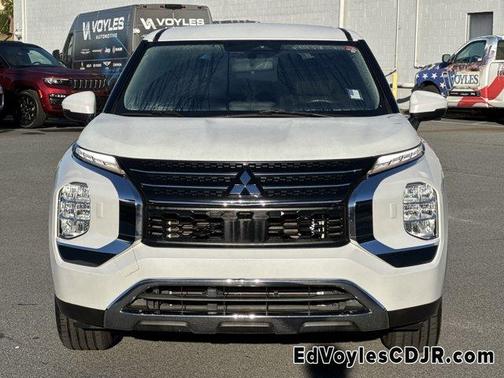 2022 Mitsubishi Outlander ES