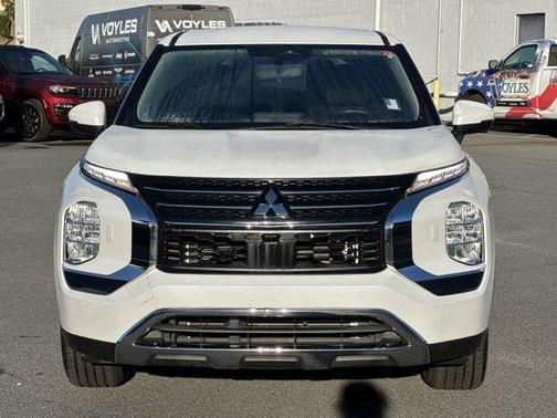 2022 Mitsubishi Outlander ES