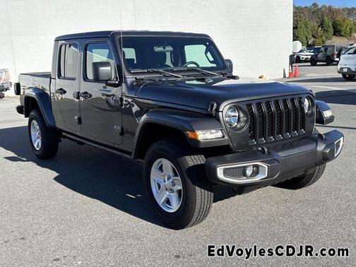 2022 Jeep Gladiator Sport