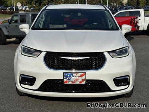 2022 Chrysler Pacifica Touring-L