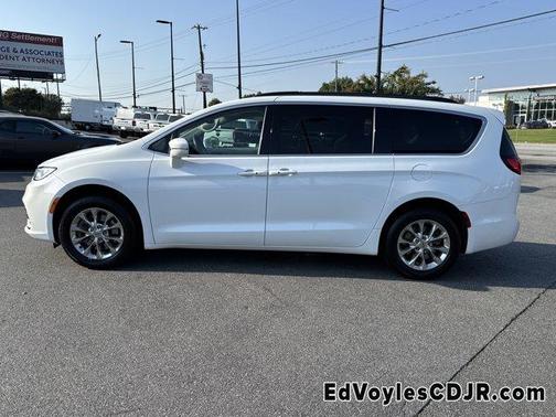 2022 Chrysler Pacifica Touring-L