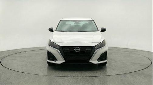 Glacier White 2025 Nissan Altima SV FWD