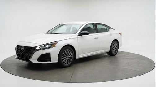 Glacier White 2025 Nissan Altima SV FWD