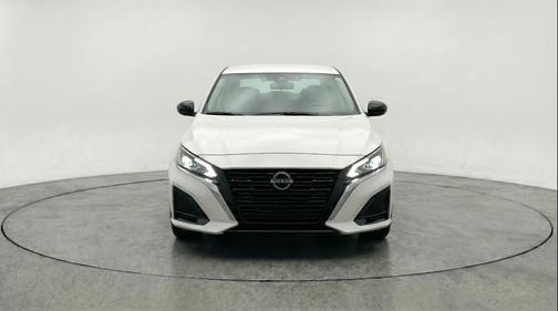 Glacier White 2025 Nissan Altima SV FWD