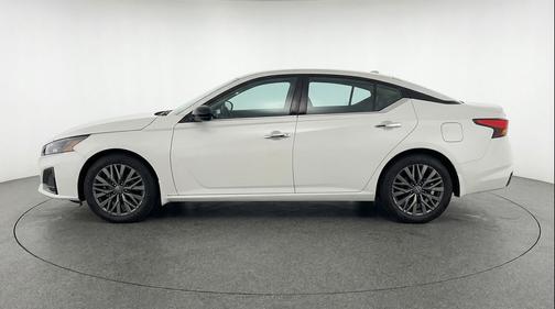 Glacier White 2025 Nissan Altima SV FWD