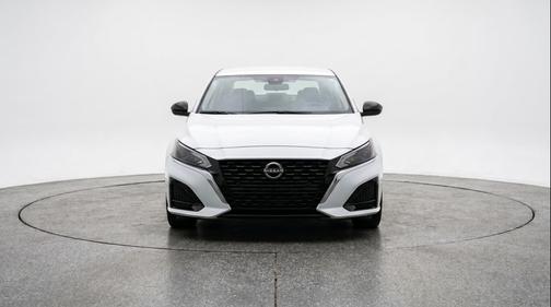 Glacier White 2025 Nissan Altima SV FWD