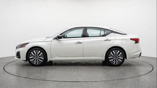 Glacier White 2025 Nissan Altima SV FWD