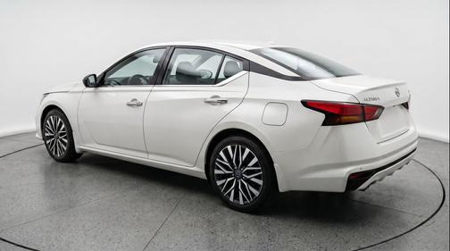 Glacier White 2025 Nissan Altima SV FWD