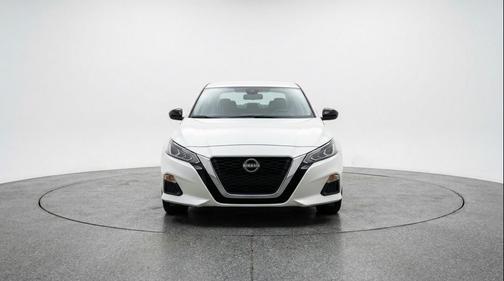 Glacier White 2025 Nissan Altima SV FWD