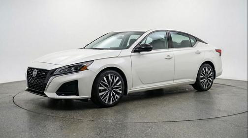 Glacier White 2025 Nissan Altima SV FWD