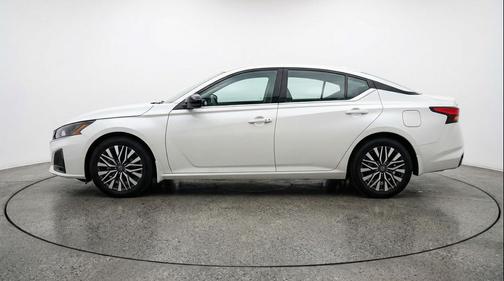 Glacier White 2025 Nissan Altima SV FWD