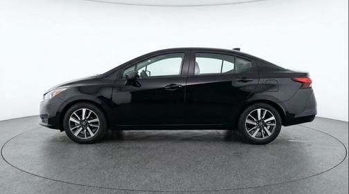 Super Black 2025 Nissan Versa 1.6 SV