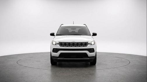 Bright White Clearcoat 2025 Jeep Compass Latitude