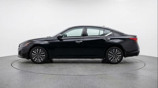 Super Black 2025 Nissan Altima SV FWD