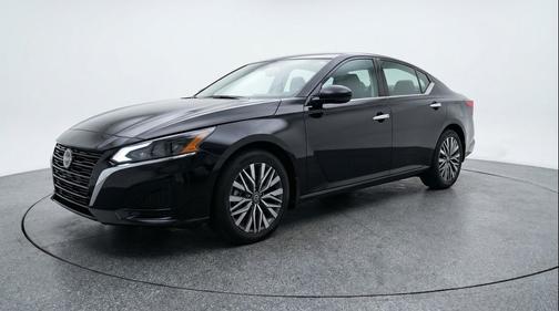 Super Black 2025 Nissan Altima SV FWD