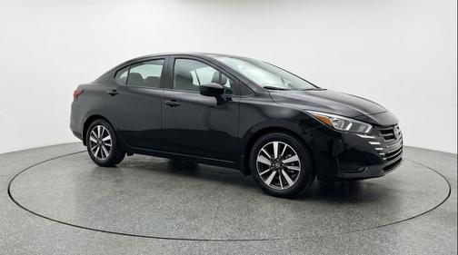 Super Black 2025 Nissan Versa 1.6 SV