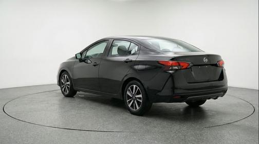 Super Black 2025 Nissan Versa 1.6 SV