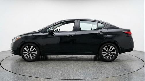 Super Black 2025 Nissan Versa 1.6 SV