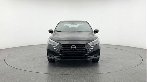 Super Black 2025 Nissan Versa 1.6 SV