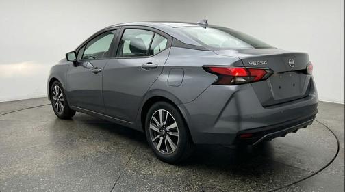 Gun Metallic 2025 Nissan Versa 1.6 SV