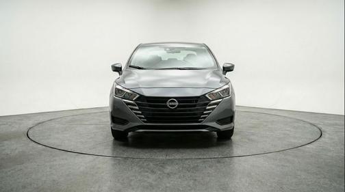 Gun Metallic 2025 Nissan Versa 1.6 SV