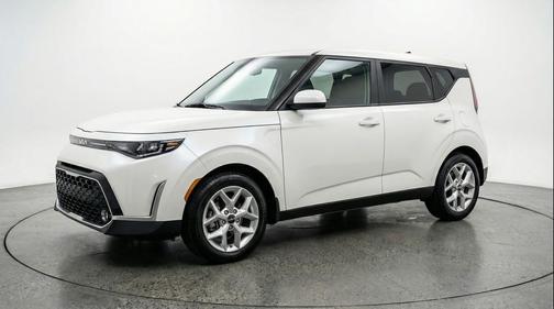 Snow White Pearl 2025 Kia Soul LX