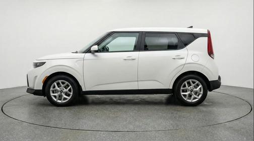 Snow White Pearl 2025 Kia Soul LX
