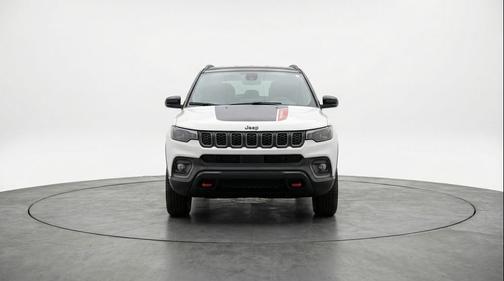 Bright White Clearcoat 2025 Jeep Compass Trailhawk