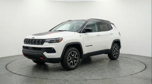 Bright White Clearcoat 2025 Jeep Compass Trailhawk