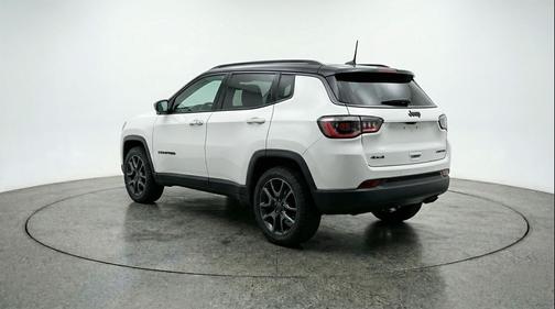 Bright White Clearcoat 2025 Jeep Compass Trailhawk