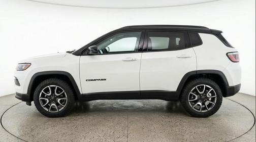 Bright White Clearcoat 2025 Jeep Compass Trailhawk