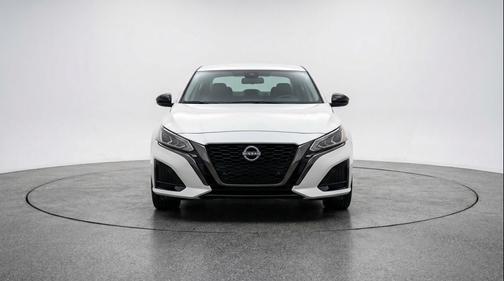 Glacier White 2025 Nissan Altima SV FWD