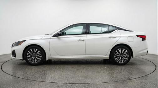 Glacier White 2025 Nissan Altima SV FWD