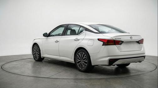 Glacier White 2025 Nissan Altima SV FWD