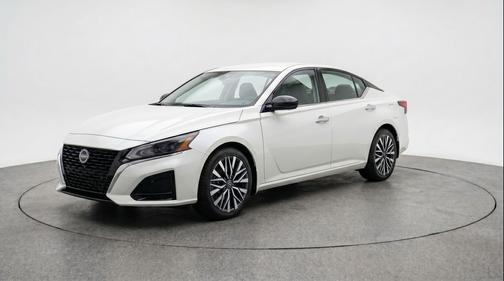Glacier White 2025 Nissan Altima SV FWD