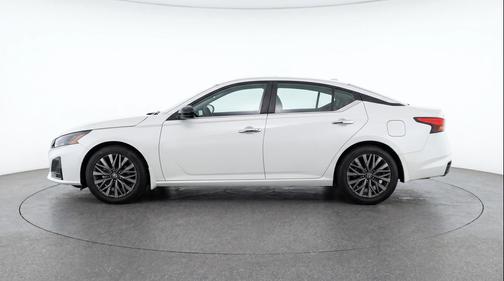 Glacier White 2025 Nissan Altima SV FWD