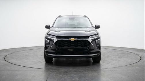 Mosaic Black Metallic 2025 Chevrolet Trax LT