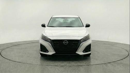 Glacier White 2025 Nissan Altima SV FWD