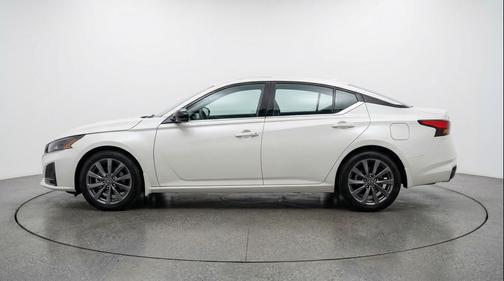 Glacier White 2025 Nissan Altima SV FWD