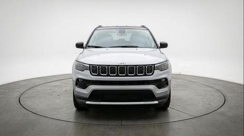 Silver Zynith Metallic Clearcoat 2025 Jeep Compass Limited