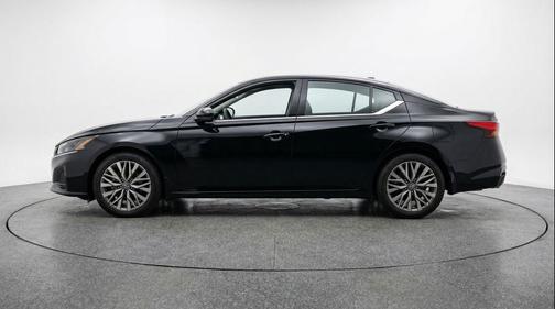Super Black 2025 Nissan Altima SV FWD