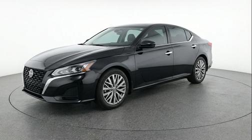 Super Black 2025 Nissan Altima SV FWD