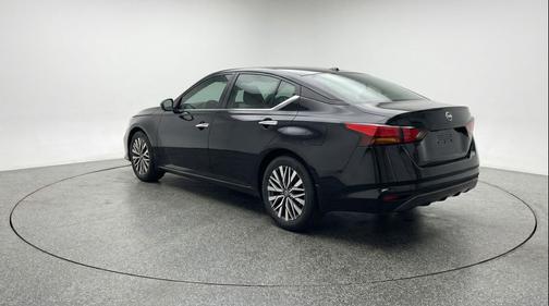 Super Black 2025 Nissan Altima SV FWD