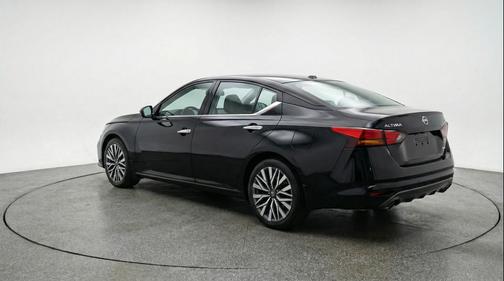 Super Black 2025 Nissan Altima SV FWD