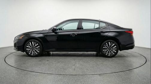 Super Black 2025 Nissan Altima SV FWD