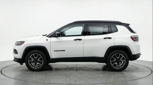 Bright White Clearcoat 2025 Jeep Compass Trailhawk