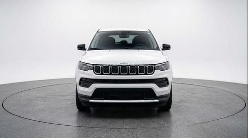 Bright White Clearcoat 2025 Jeep Compass Latitude